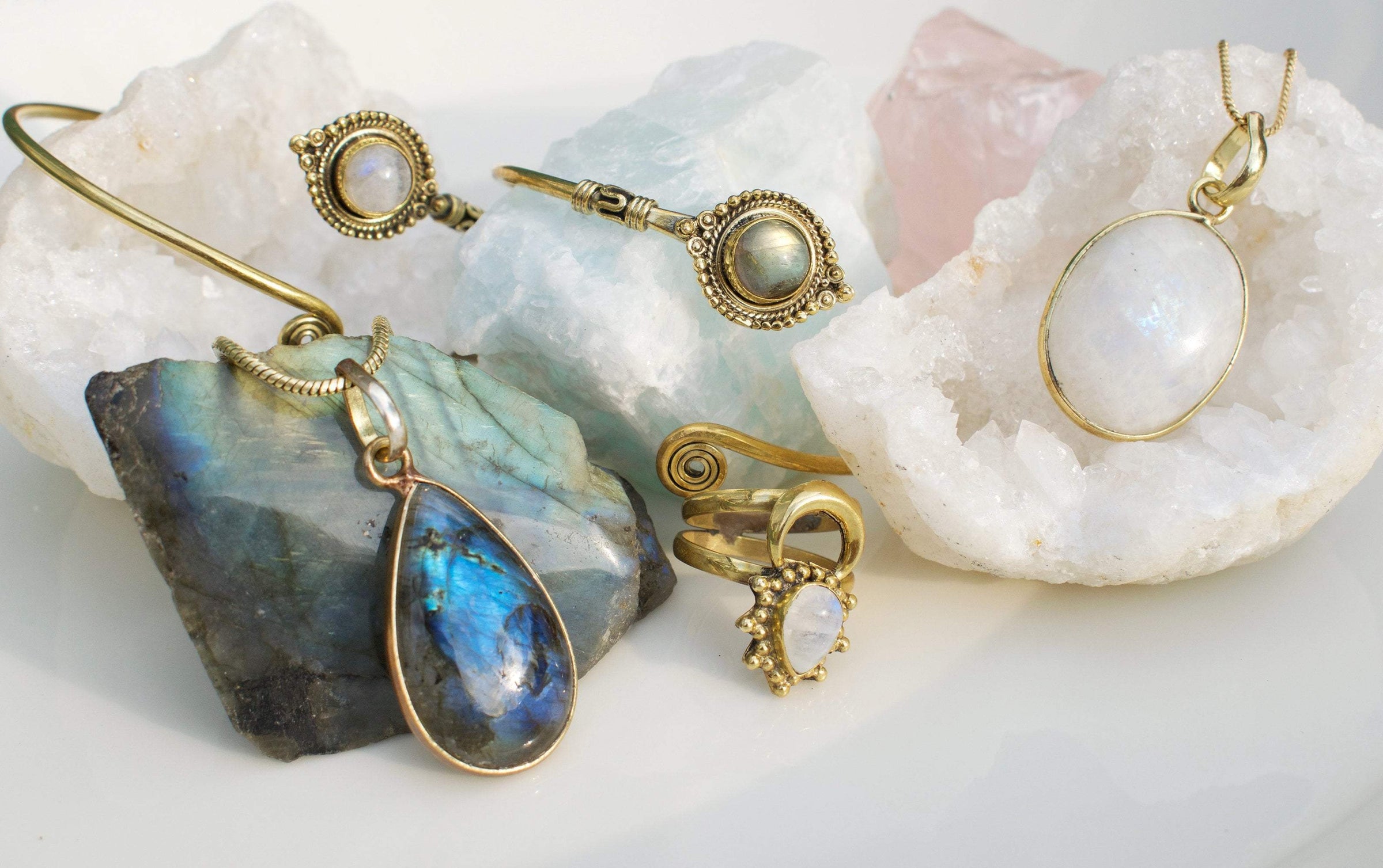 The Power of Crystals - Healing with Daya